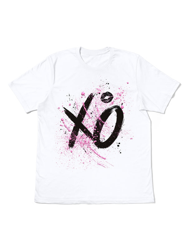 Hugs & Kisses Women’s Graphic Tee: A Splash of Pink & Playful Romance